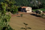 una vista d'insieme del casale della Landuccia col vecchio forno.